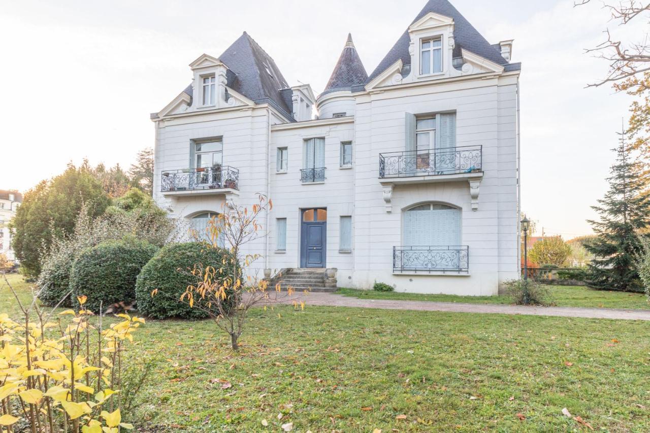 La Petite Reine Blanche Apartment Dammarie-les-Lys Exterior photo